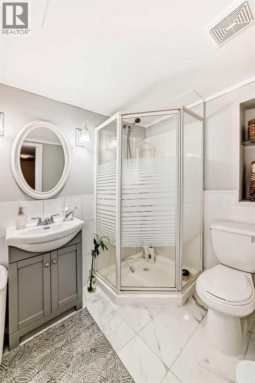 Single Family House 4 Level for Sale in  Country Hills Cove NW Country Hills Calgary 