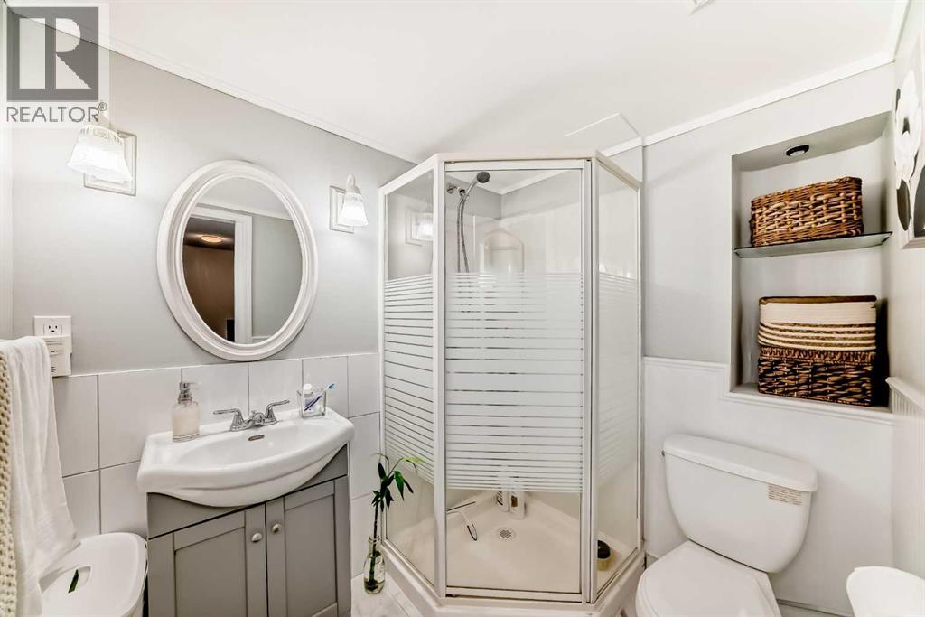 Single Family House 4 Level for Sale in  Country Hills Cove NW Country Hills Calgary 