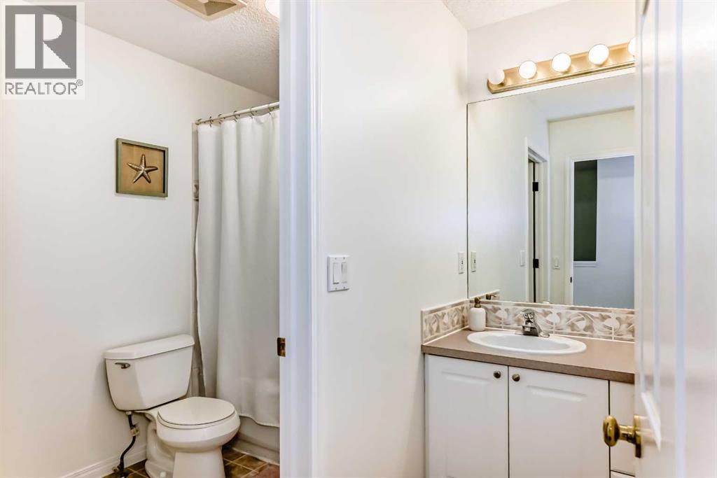 Single Family House 4 Level for Sale in  Country Hills Cove NW Country Hills Calgary 