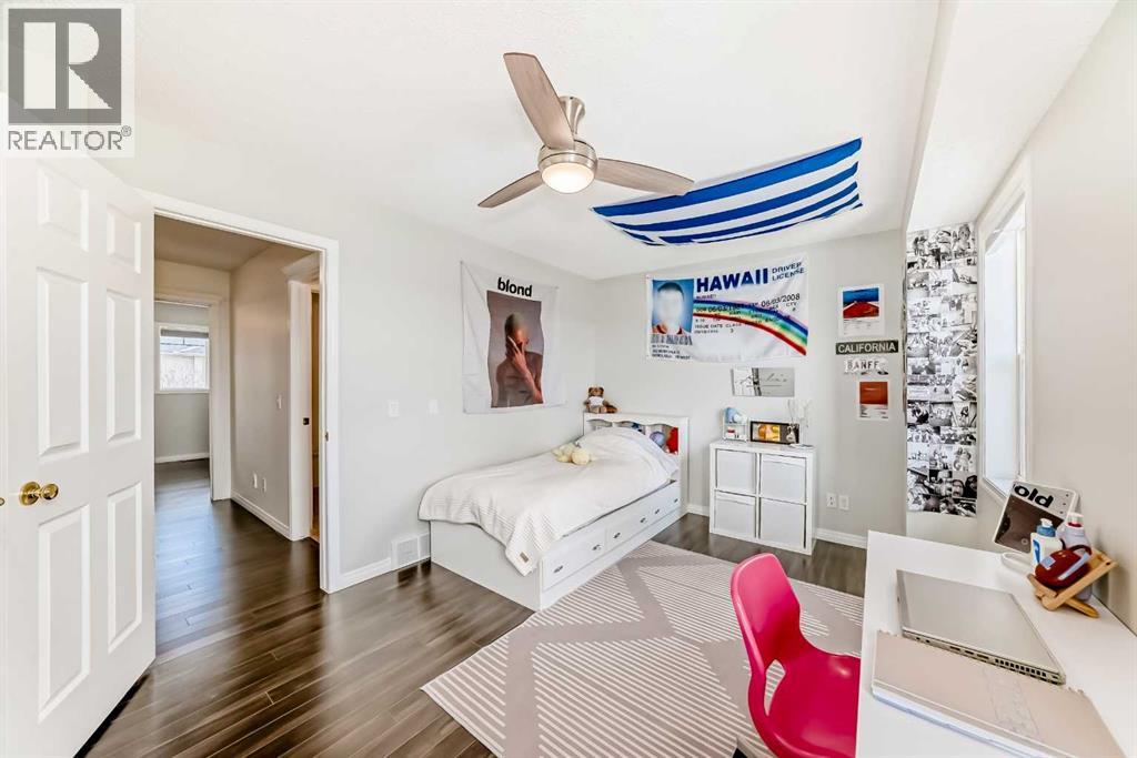 Single Family House 4 Level for Sale in  Country Hills Cove NW Country Hills Calgary 