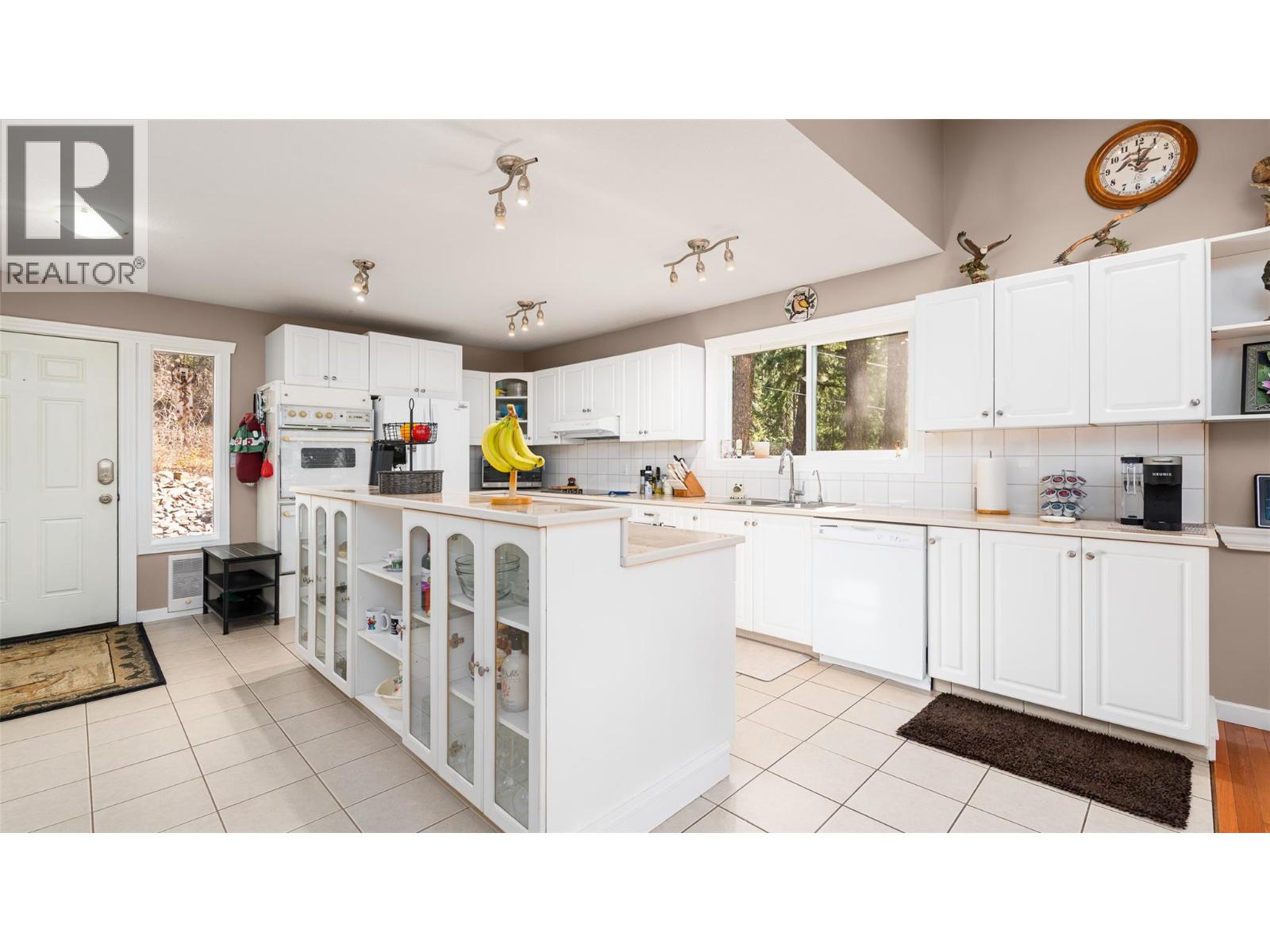 1988 Porthill Road, Lister