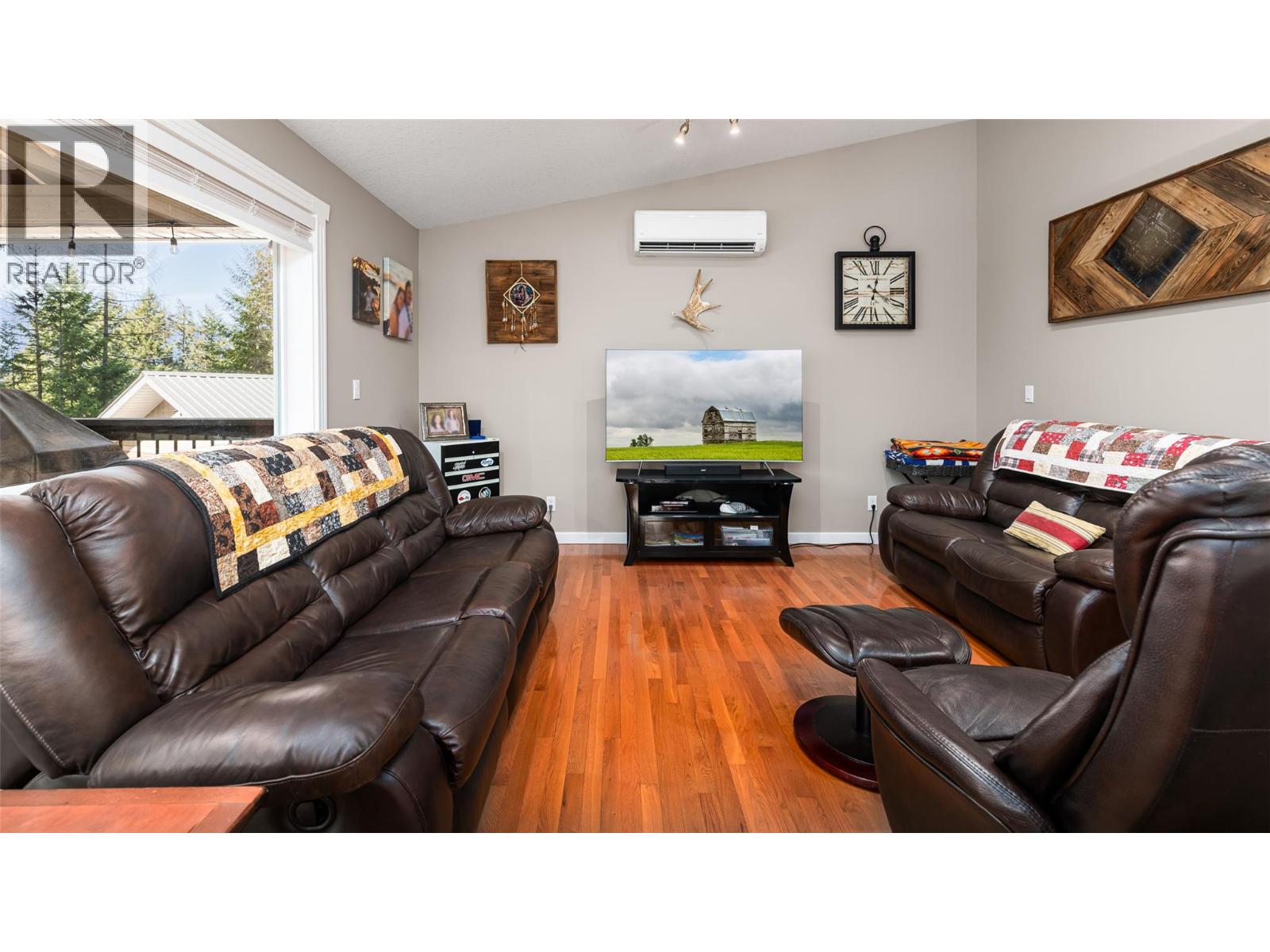 1988 Porthill Road, Lister