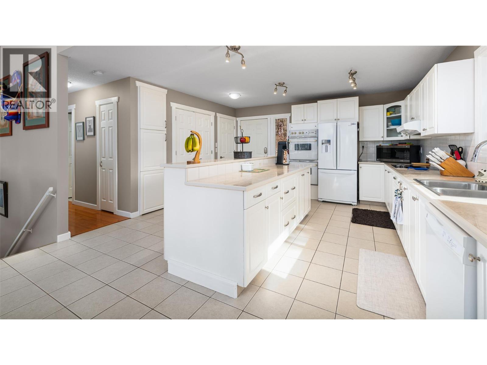 1988 Porthill Road, Lister