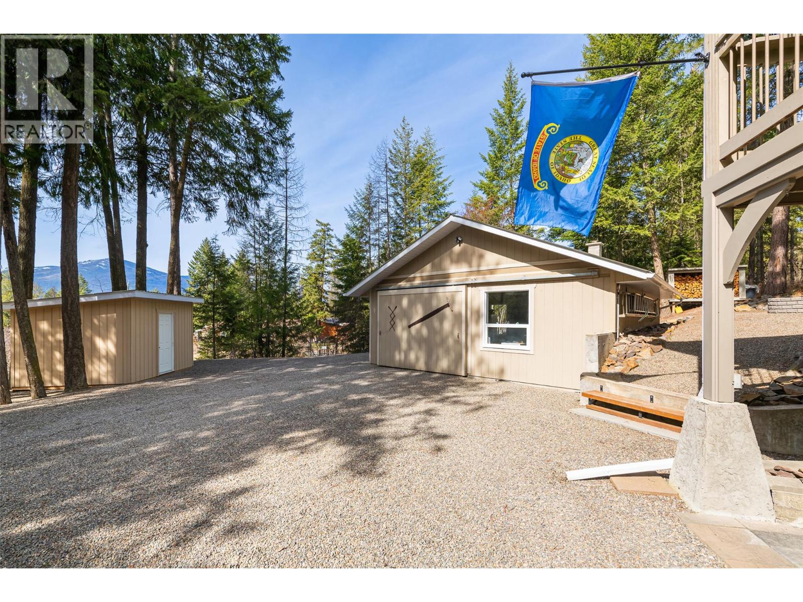 1988 Porthill Road, Lister