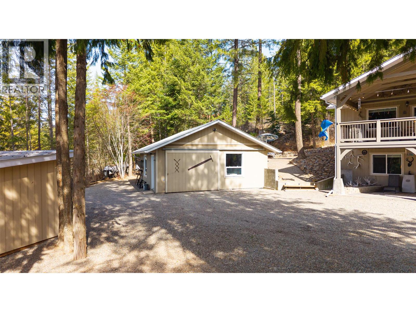 1988 Porthill Road, Lister