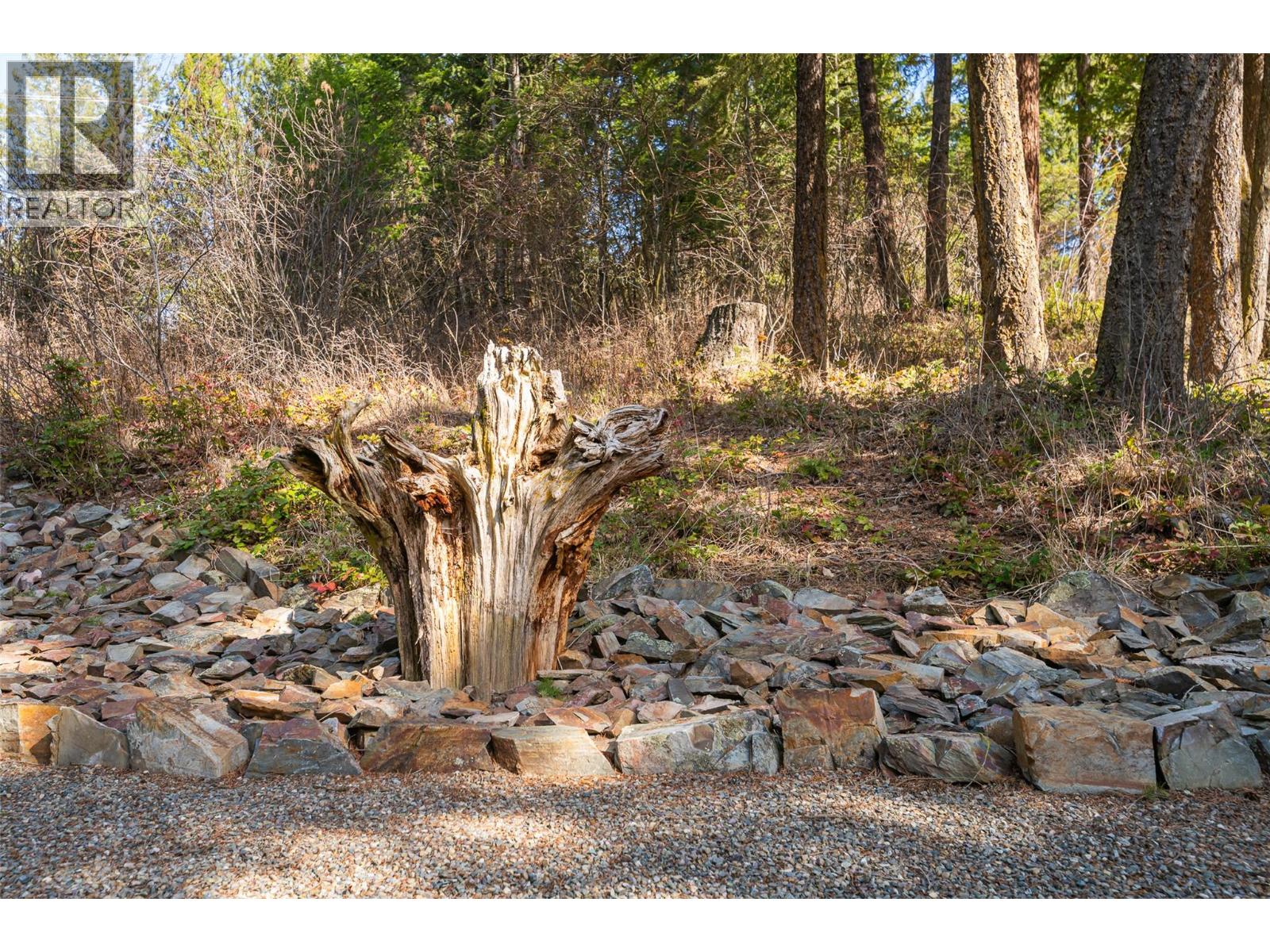 1988 Porthill Road, Lister