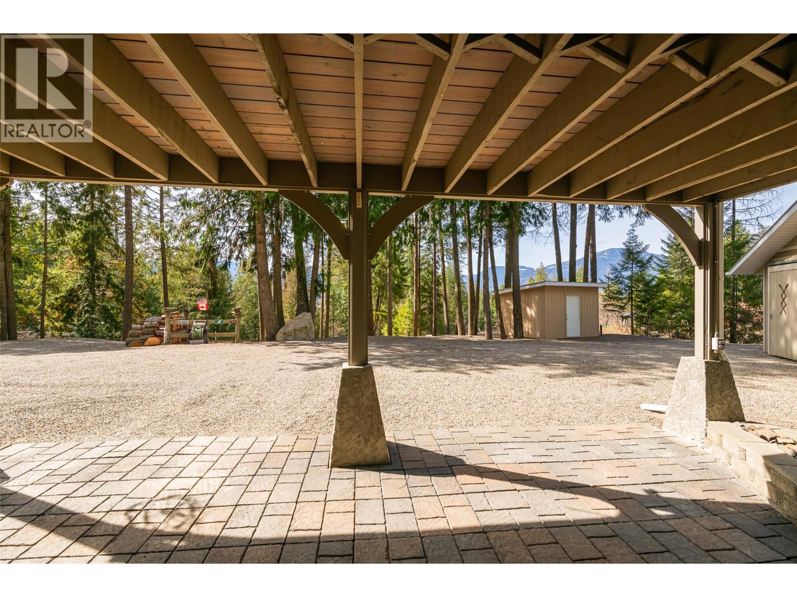 1988 Porthill Road, Lister