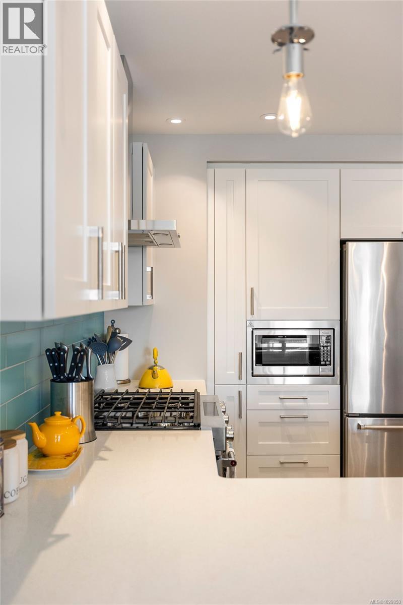 #306 1820 MAPLE AVE S - 10