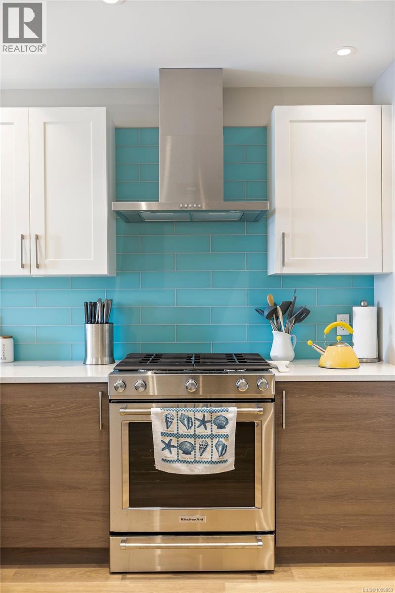 #306 1820 MAPLE AVE S - 11