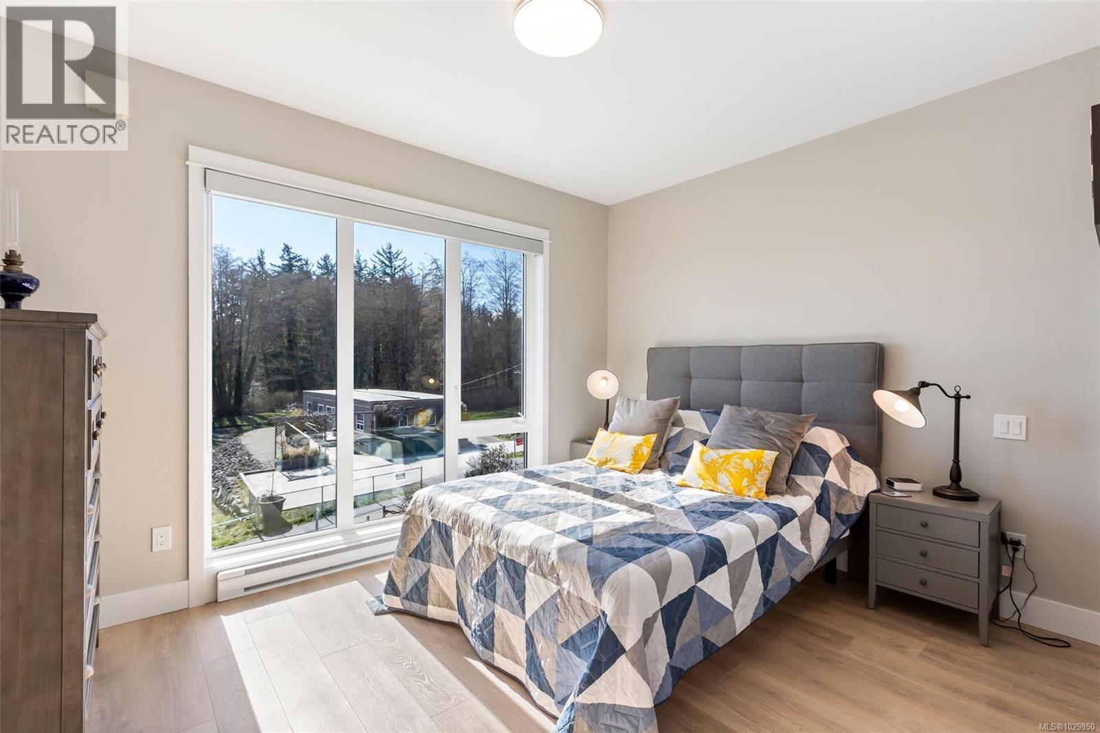 #306 1820 MAPLE AVE S - 14