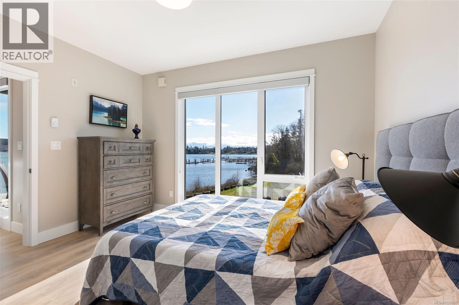 #306 1820 MAPLE AVE S - 16