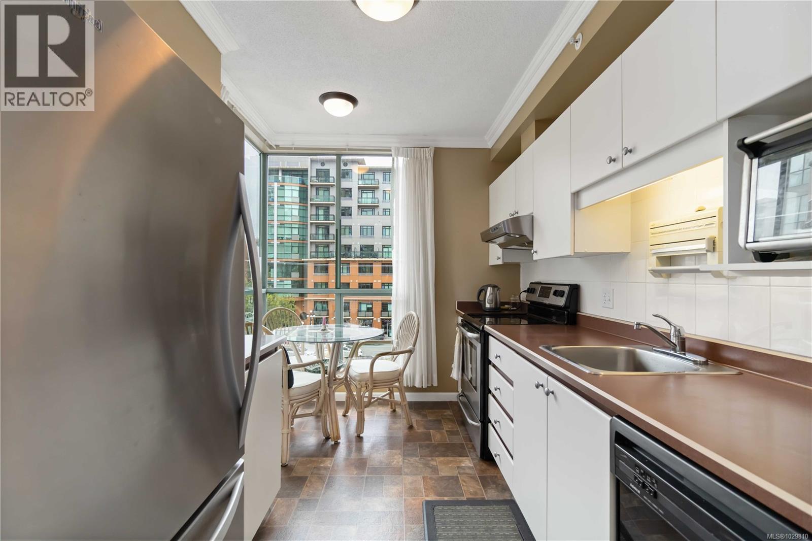 407 1010 View Street, Victoria