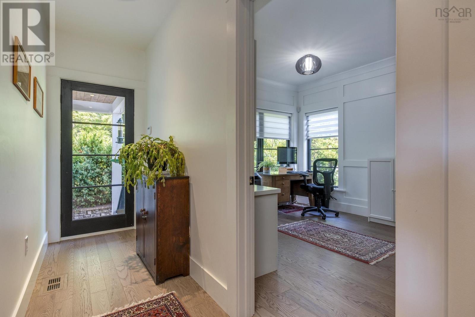 Property 25 of 51 of 1170 Rockcliffe Street