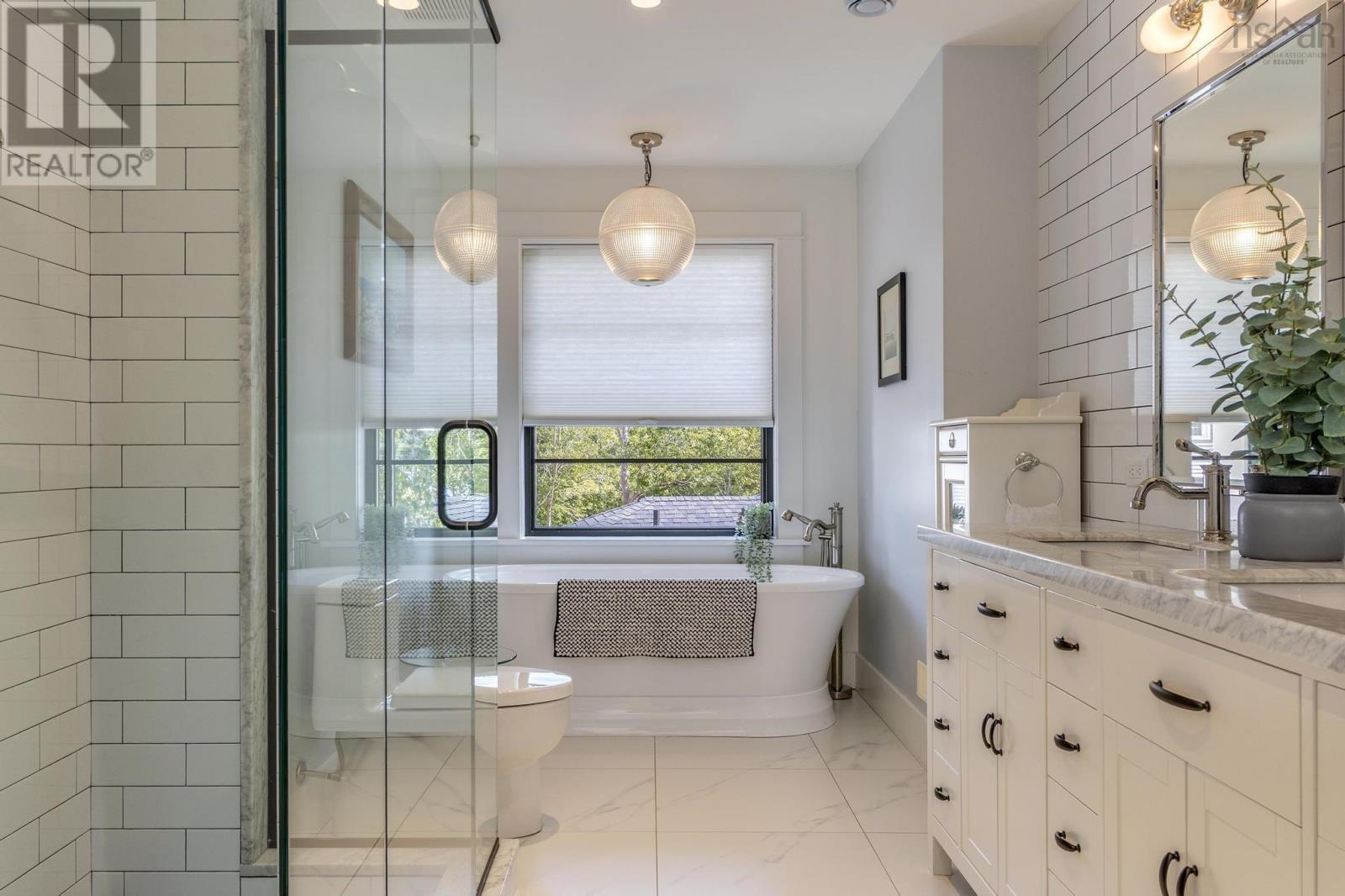 Property 49 of 51 of 1170 Rockcliffe Street