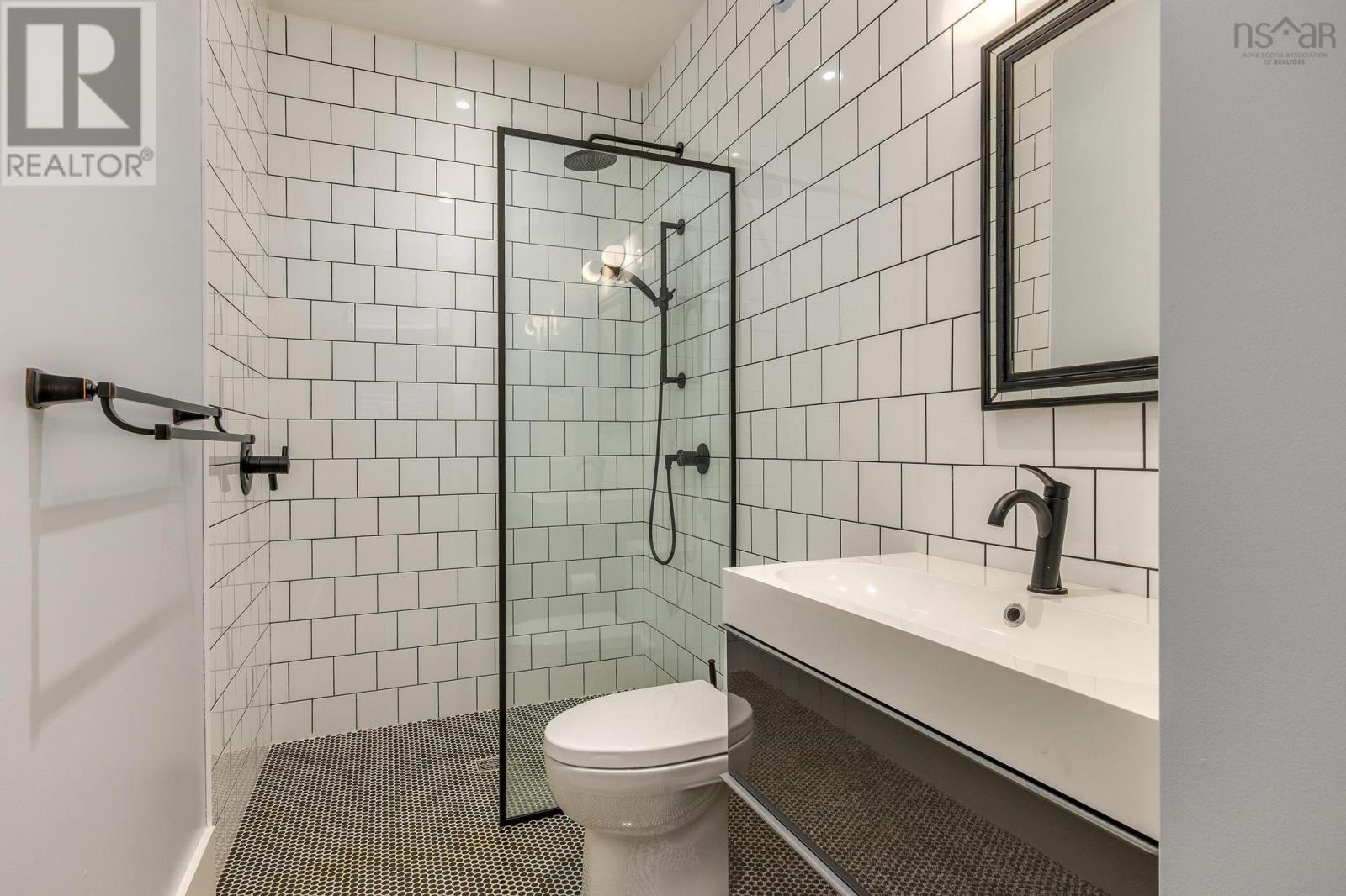 Property 8 of 51 of 1170 Rockcliffe Street