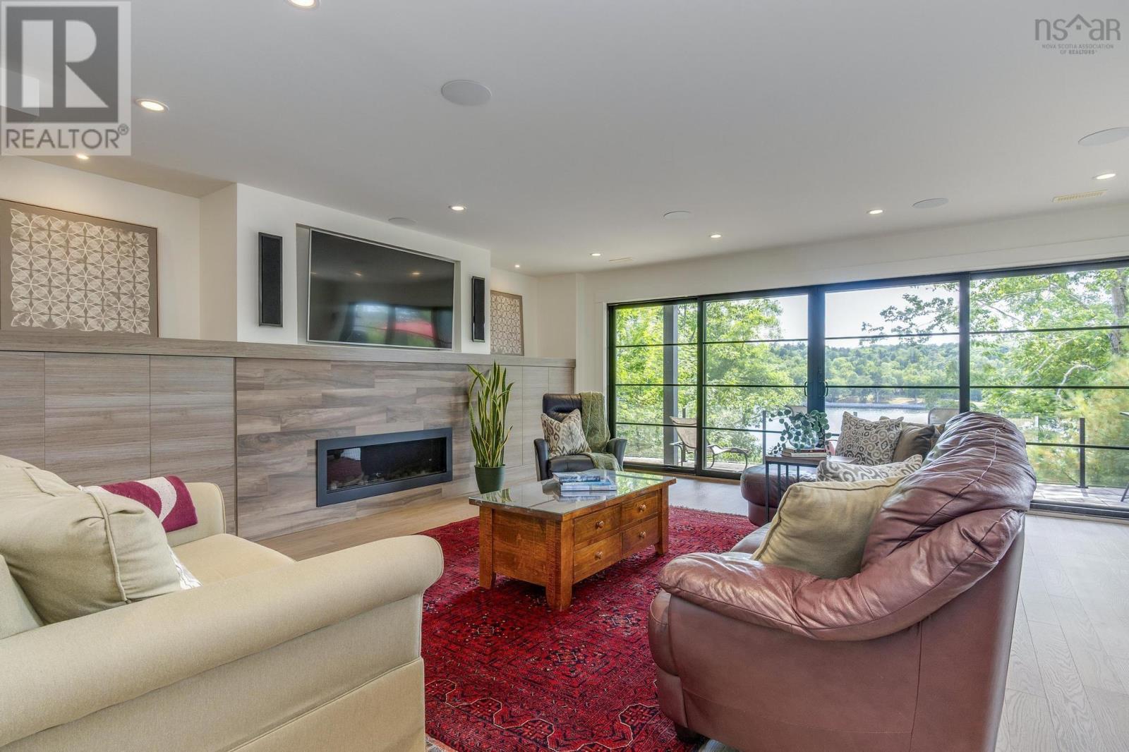 Property 32 of 51 of 1170 Rockcliffe Street