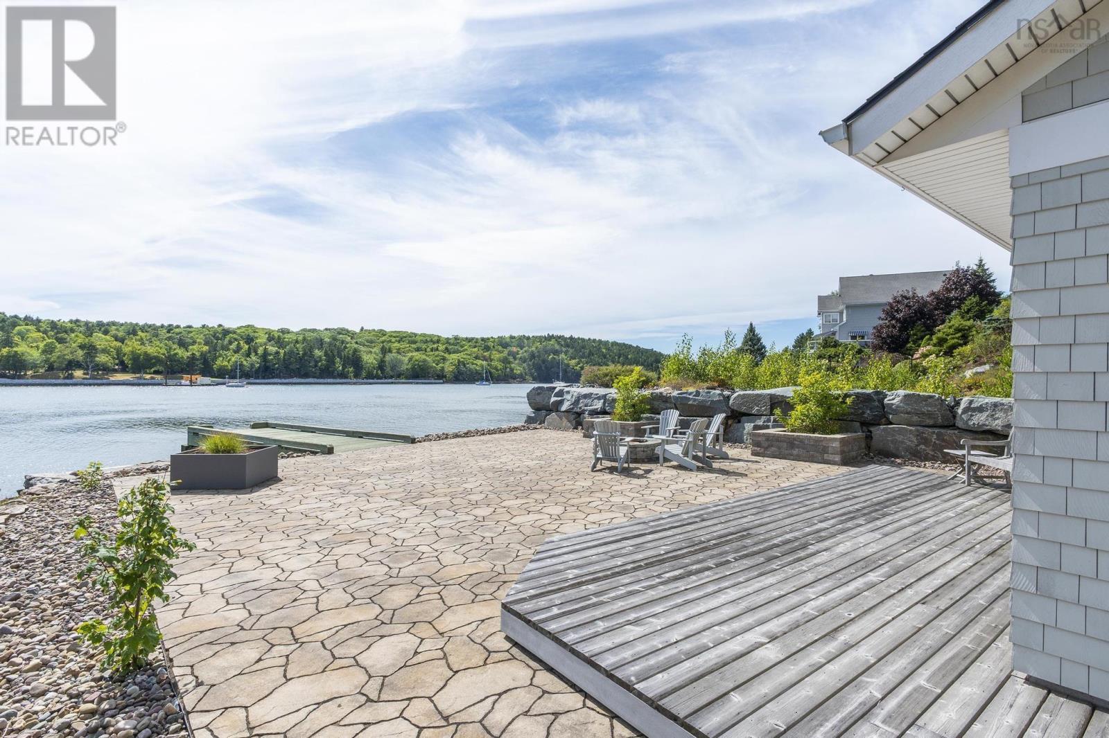 Property 15 of 51 of 1170 Rockcliffe Street