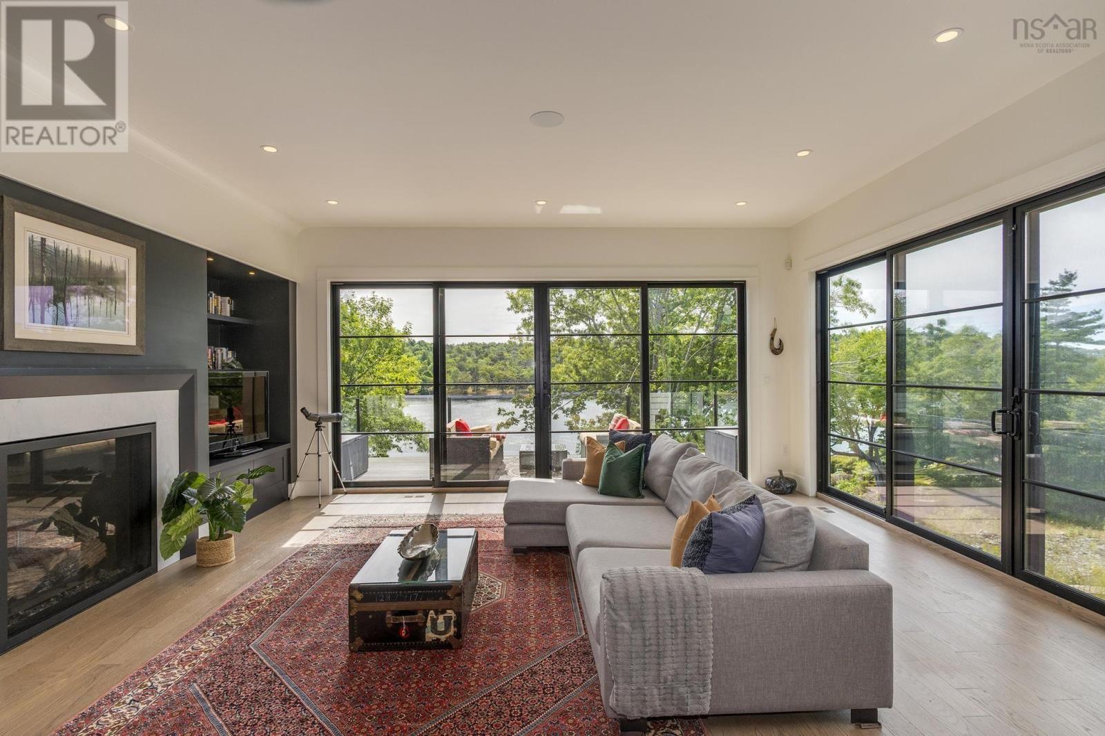 Property 2 of 51 of 1170 Rockcliffe Street