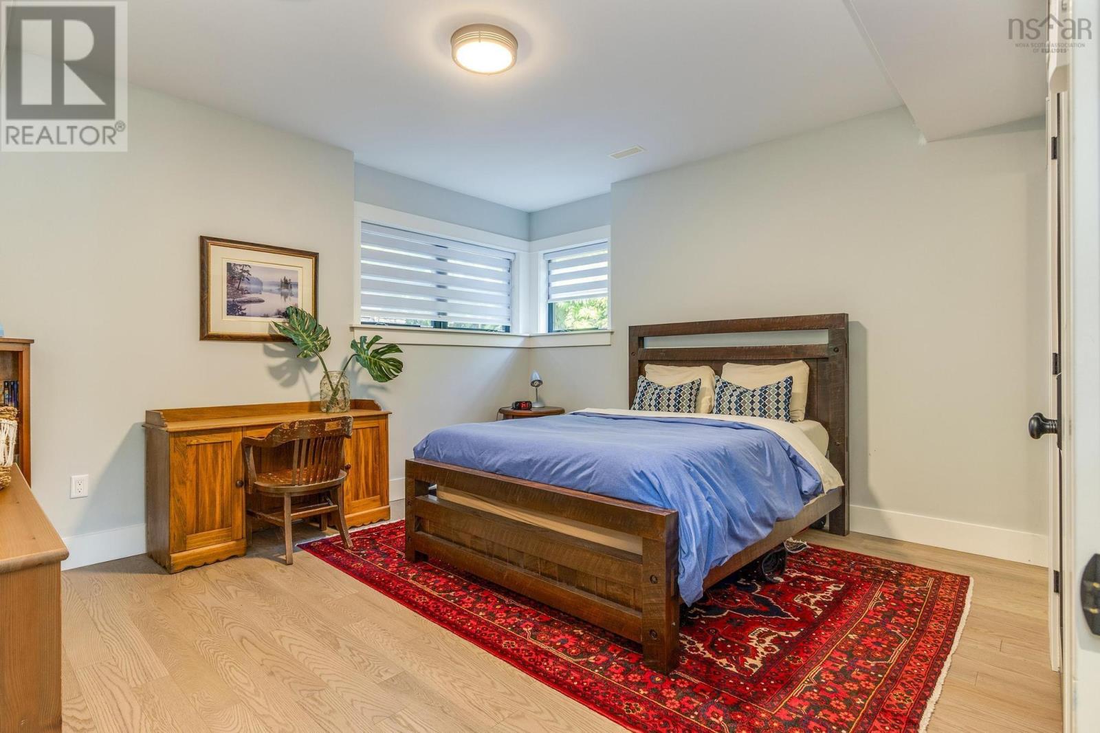 Property 33 of 51 of 1170 Rockcliffe Street