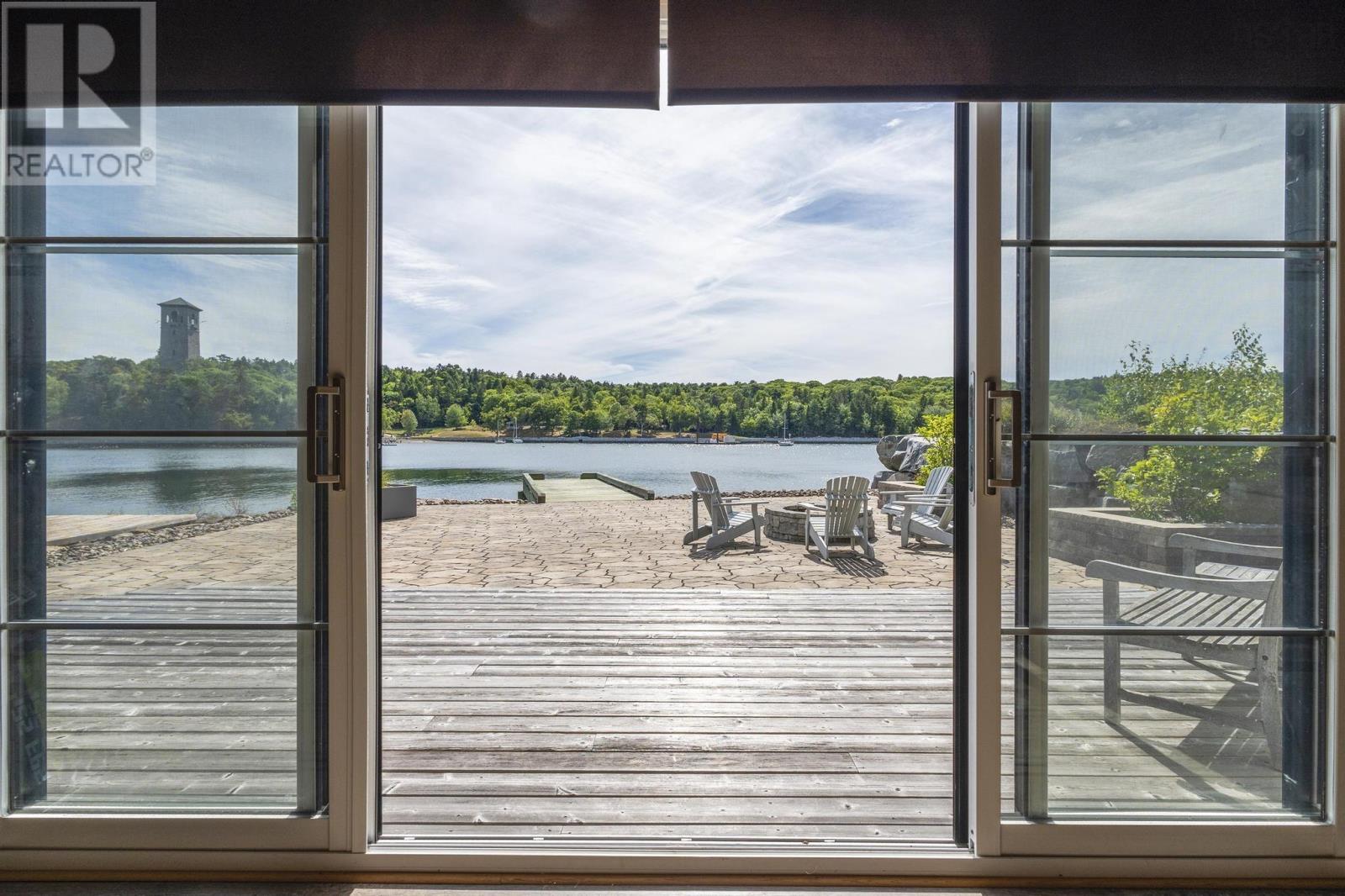 Property 30 of 51 of 1170 Rockcliffe Street