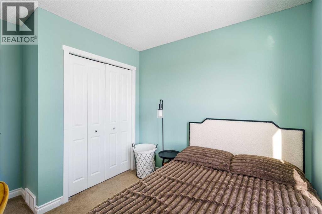 Single Family House for Sale in  Copperpond Landing SE Copperfield Calgary 