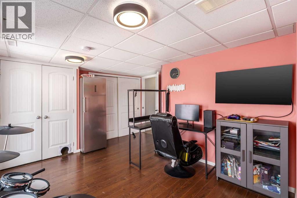 Single Family House for Sale in  Copperpond Landing SE Copperfield Calgary 