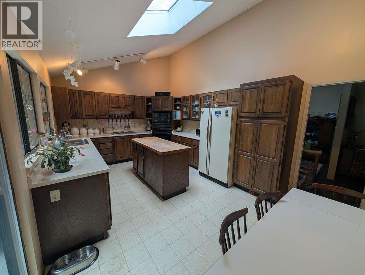 1498 CHAMBERLAIN DRIVE, North Vancouver