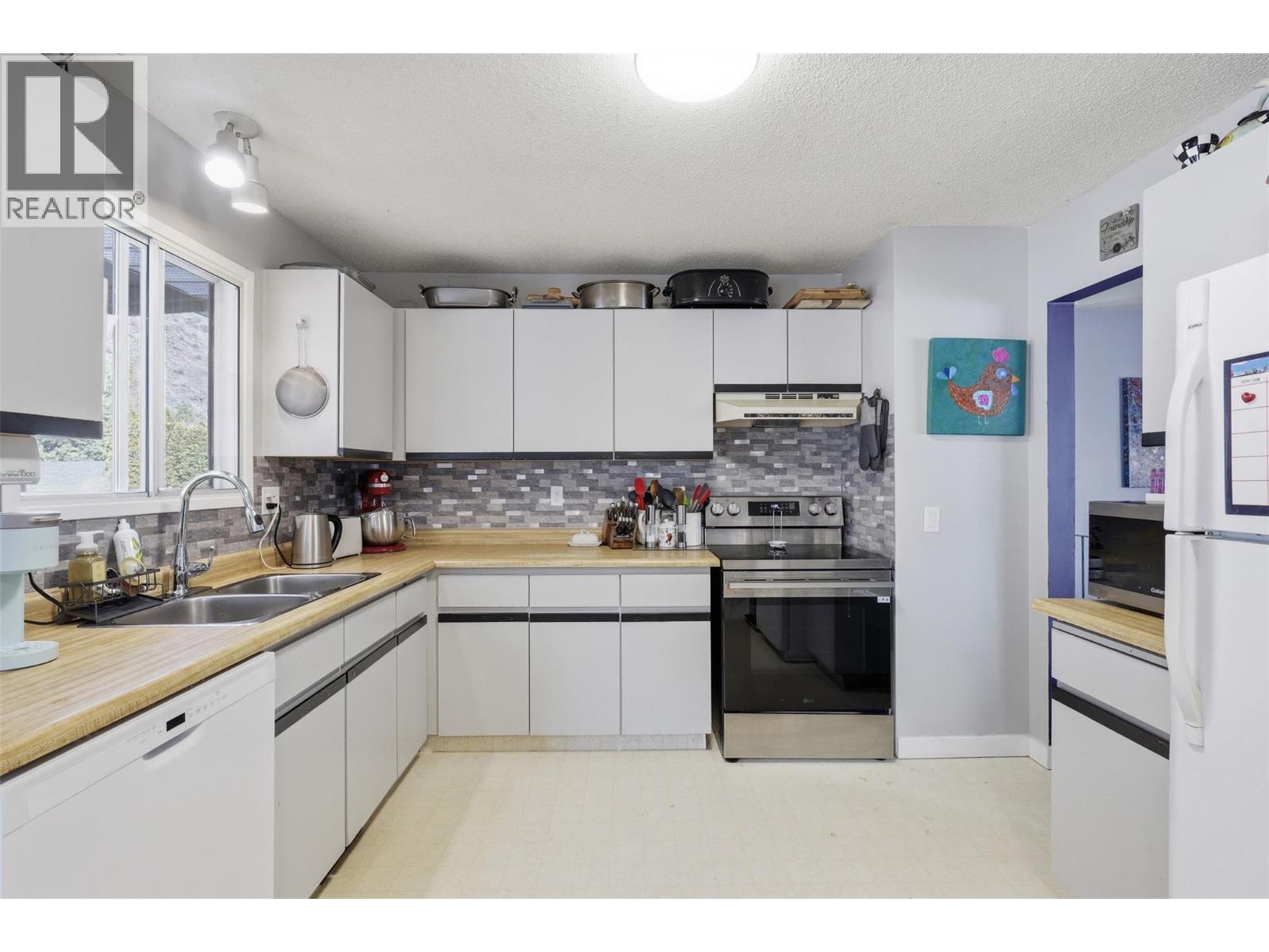 3736 WESTSYDE Road, Kamloops