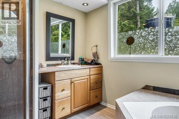 2524 MacAulay Rd - 25