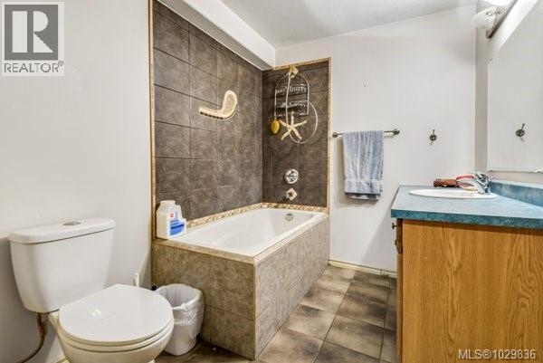 2524 MacAulay Rd - 36