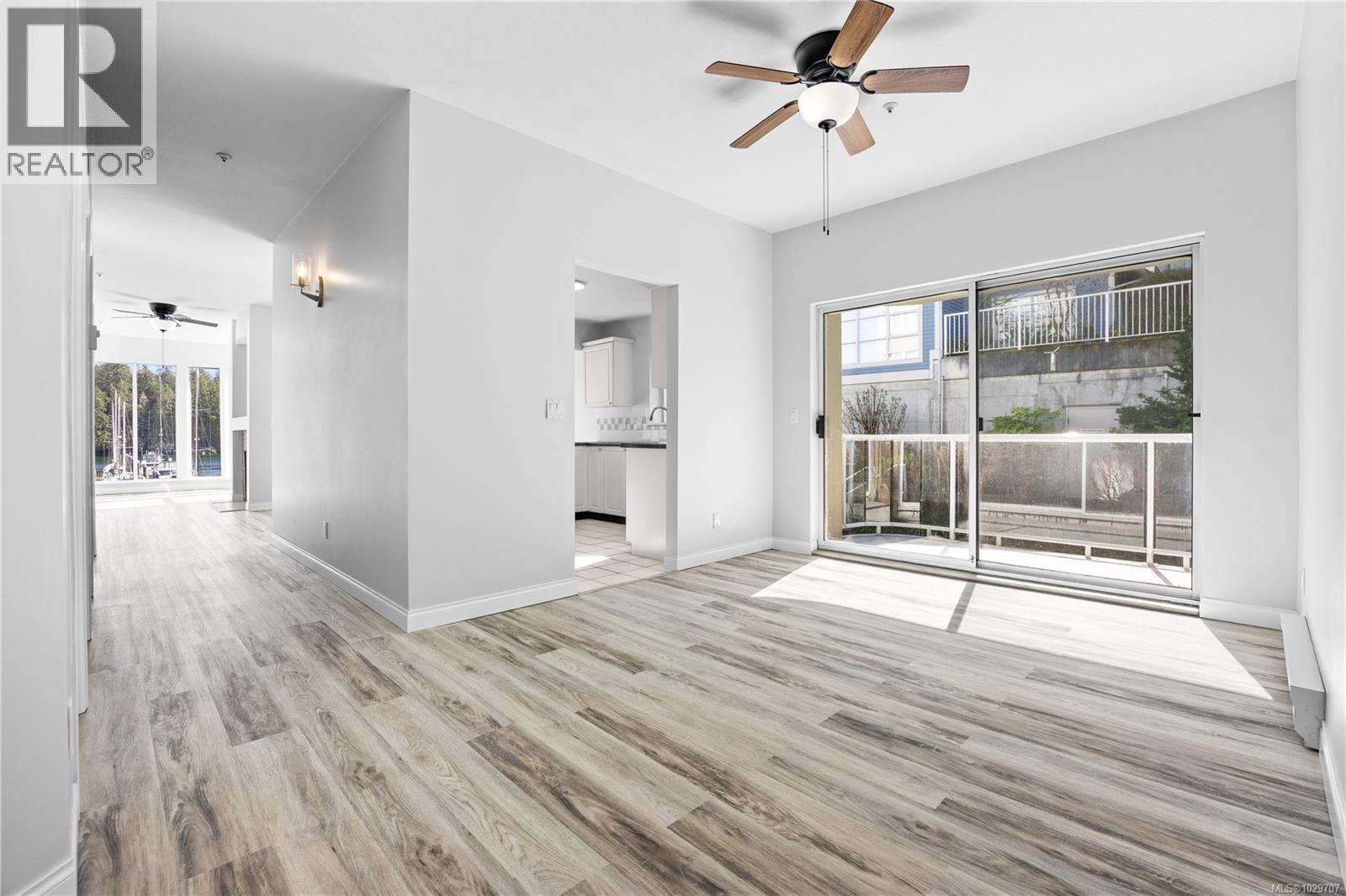 #201 566 STEWART AVE - 4