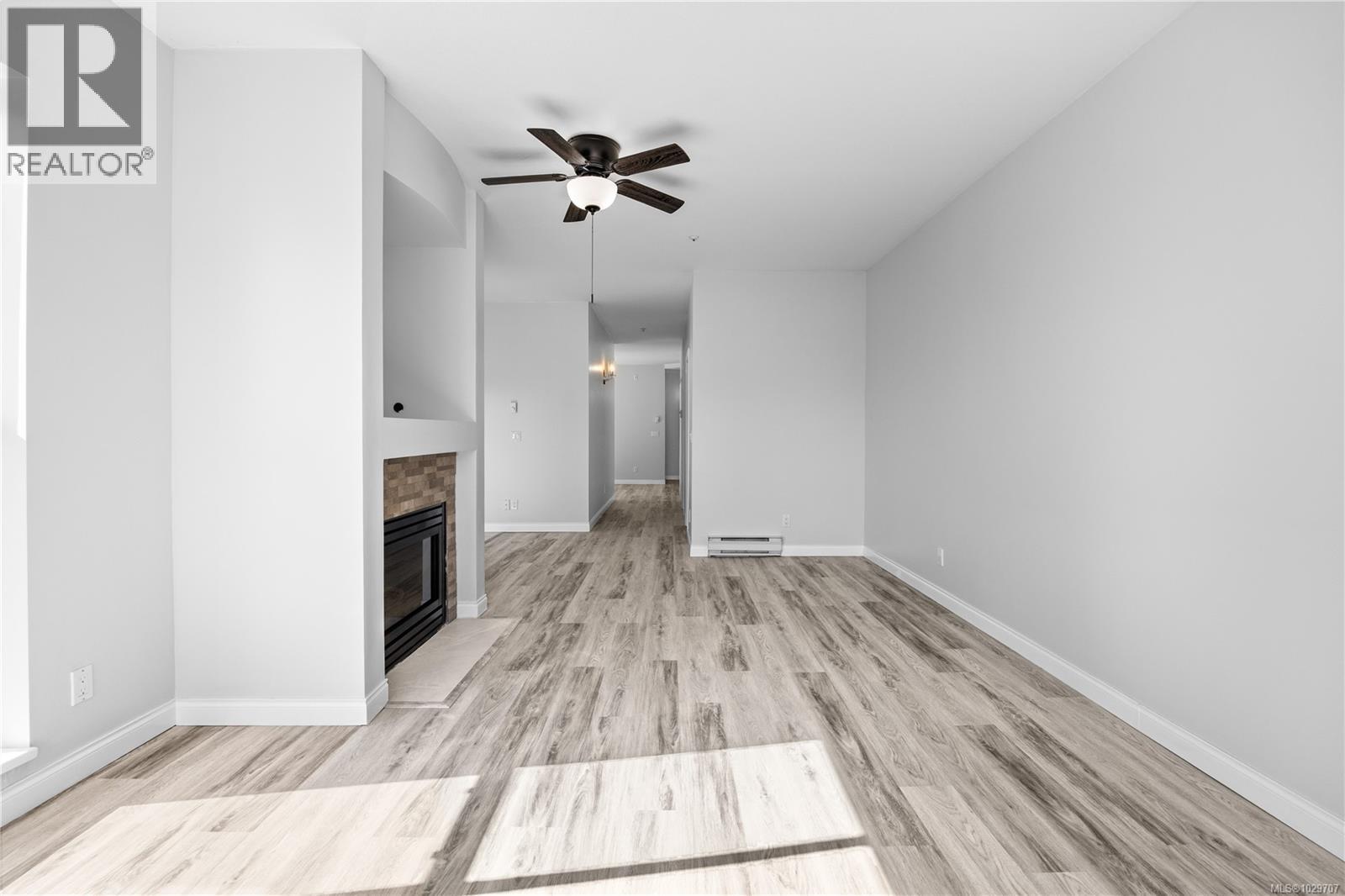 #201 566 STEWART AVE - 12