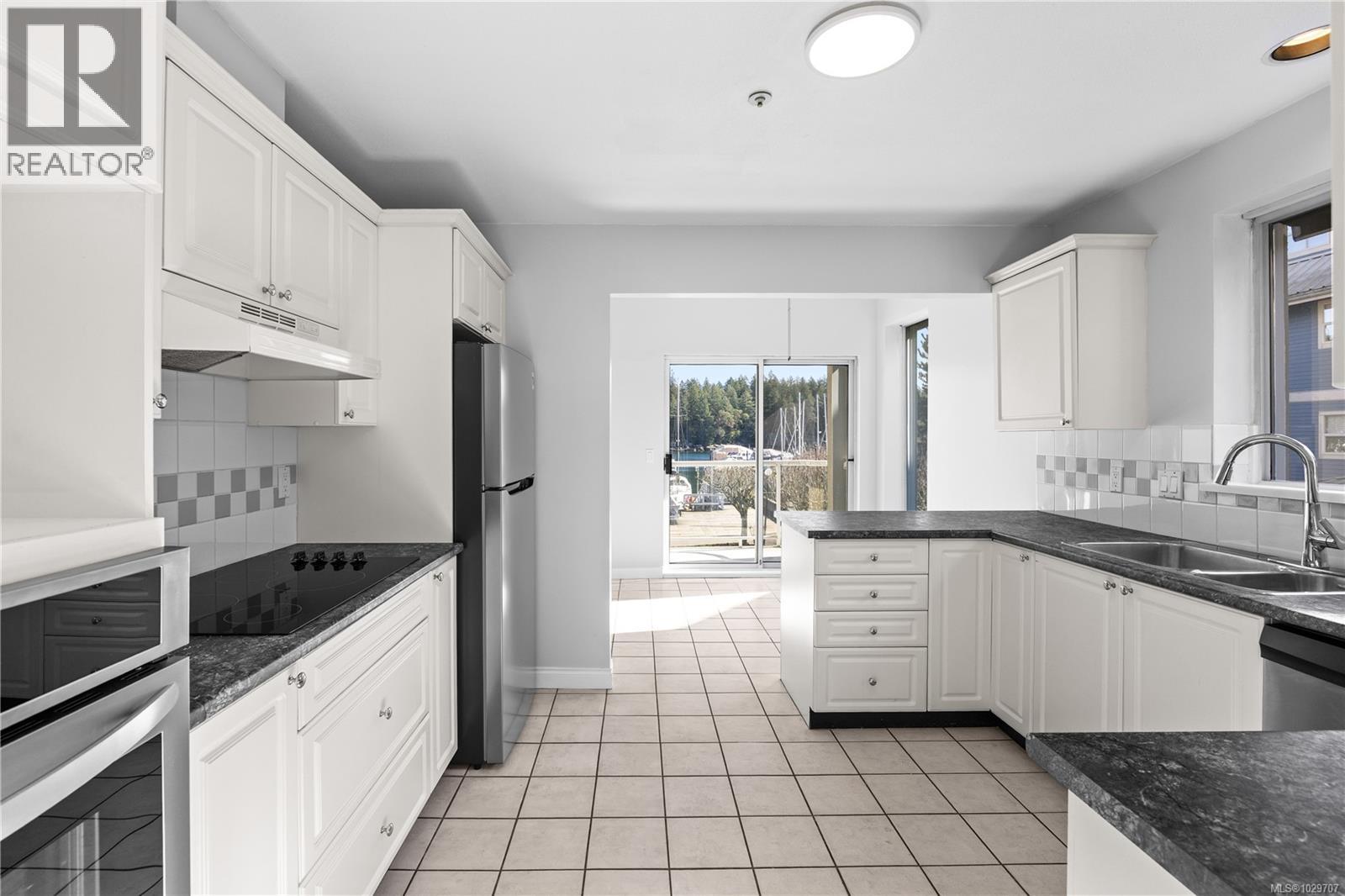 #201 566 STEWART AVE - 16