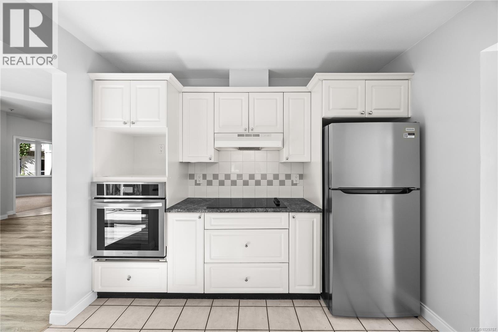 #201 566 STEWART AVE - 19