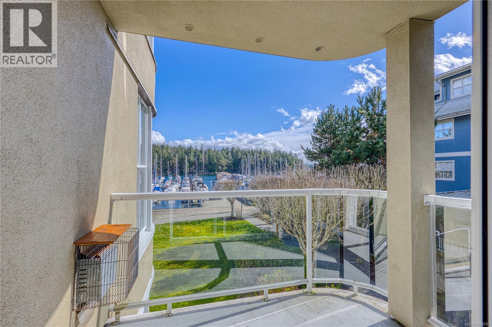 #201 566 STEWART AVE - 22