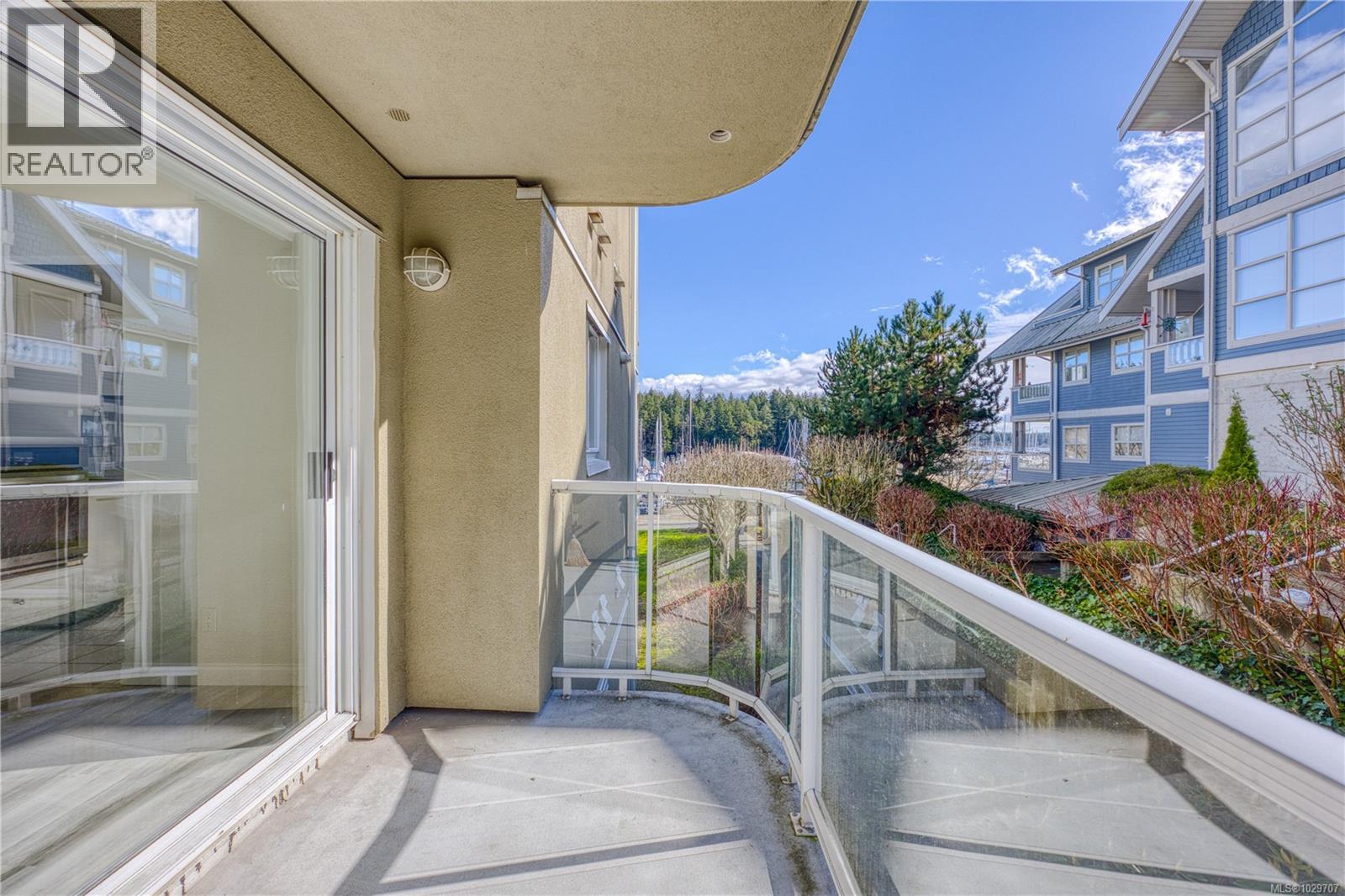 #201 566 STEWART AVE - 21