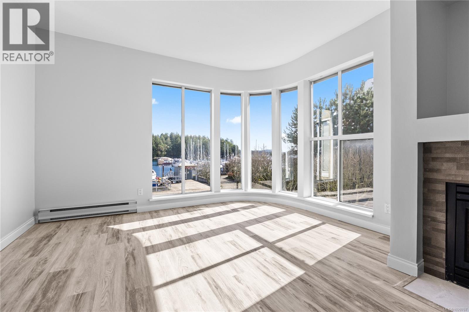 #201 566 STEWART AVE - 8