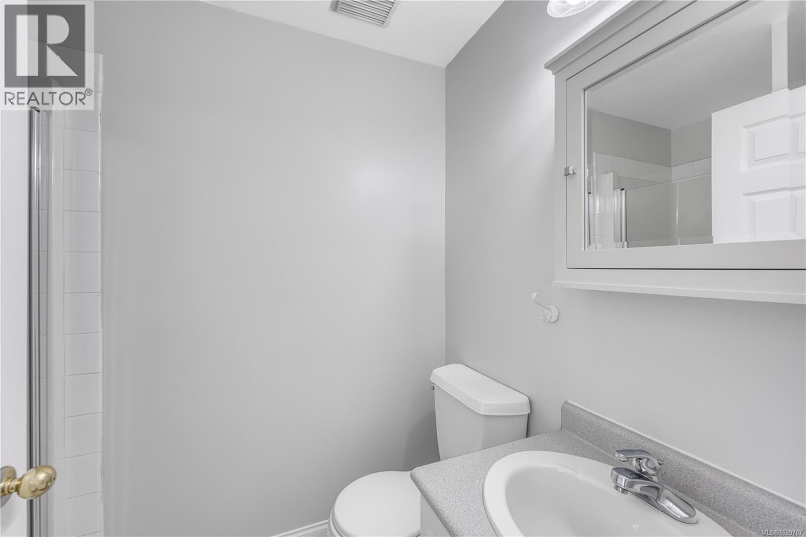 #201 566 STEWART AVE - 30