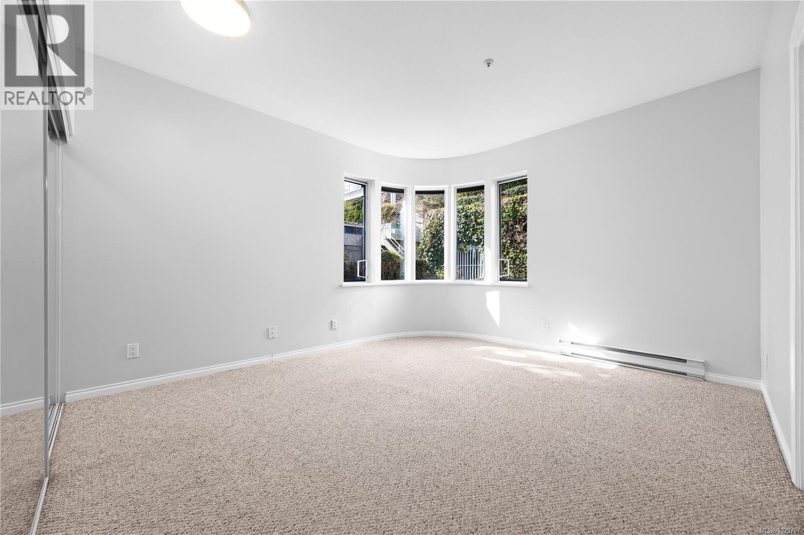 #201 566 STEWART AVE - 24