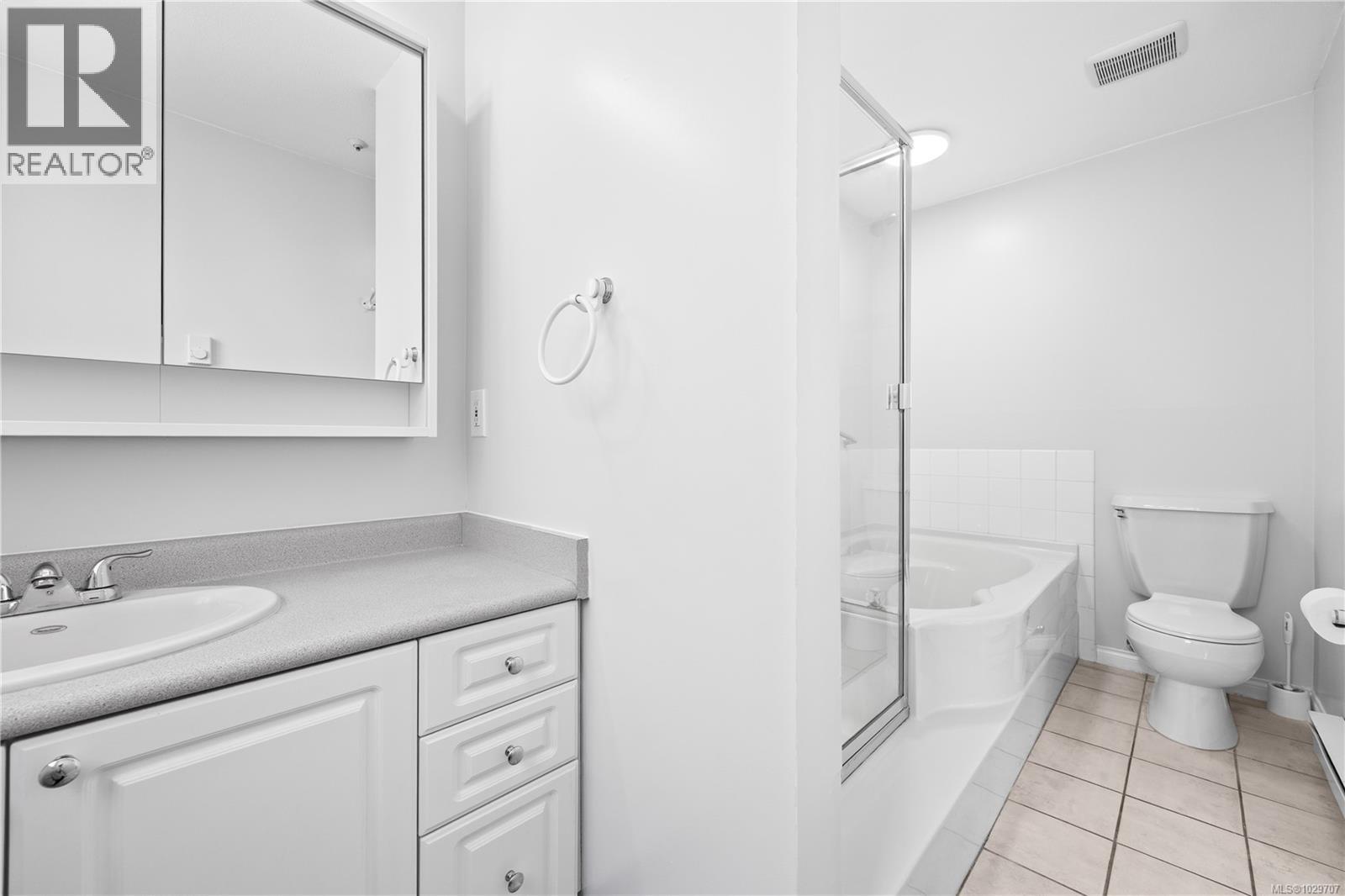 #201 566 STEWART AVE - 27