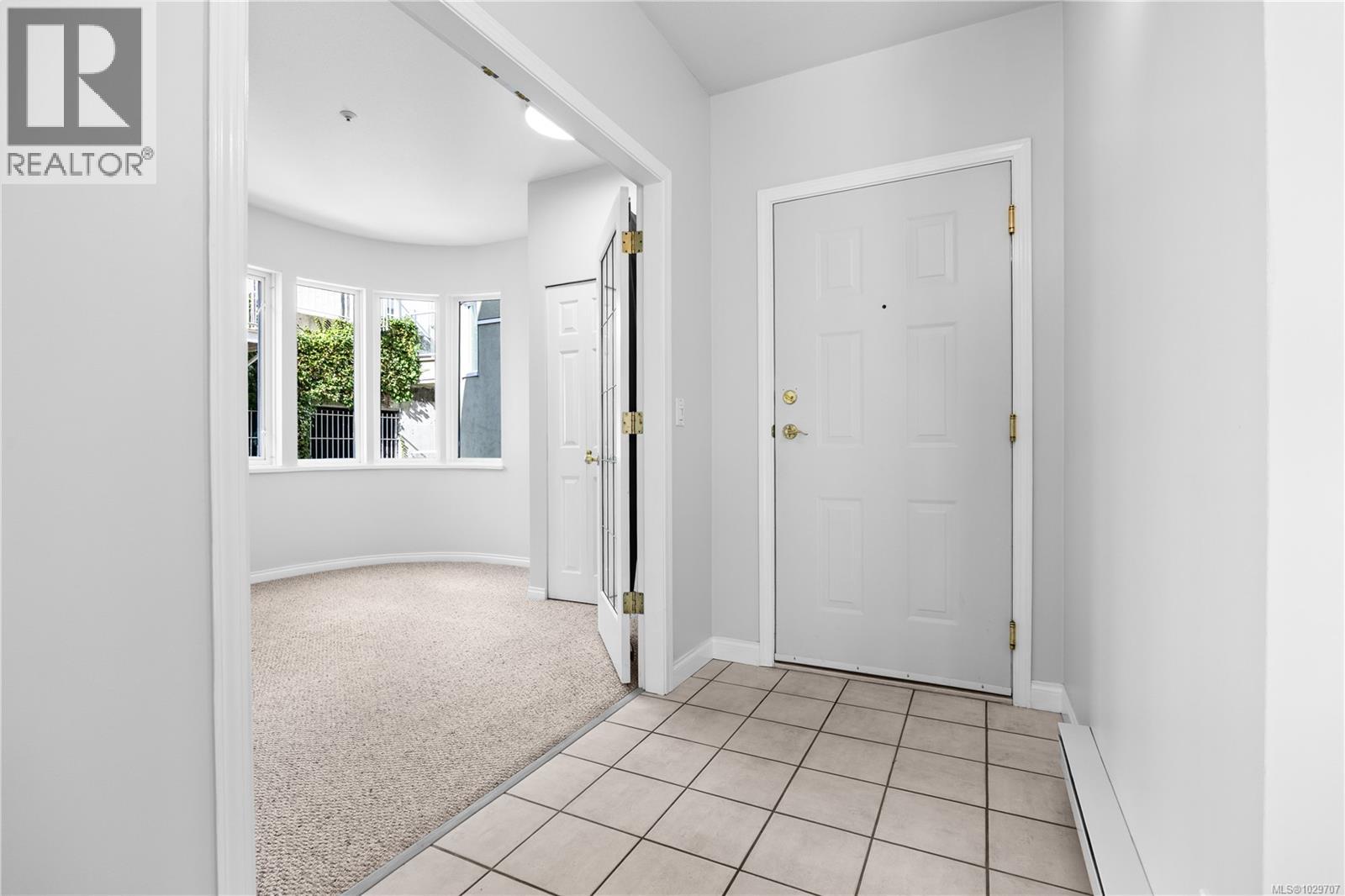 #201 566 STEWART AVE - 28