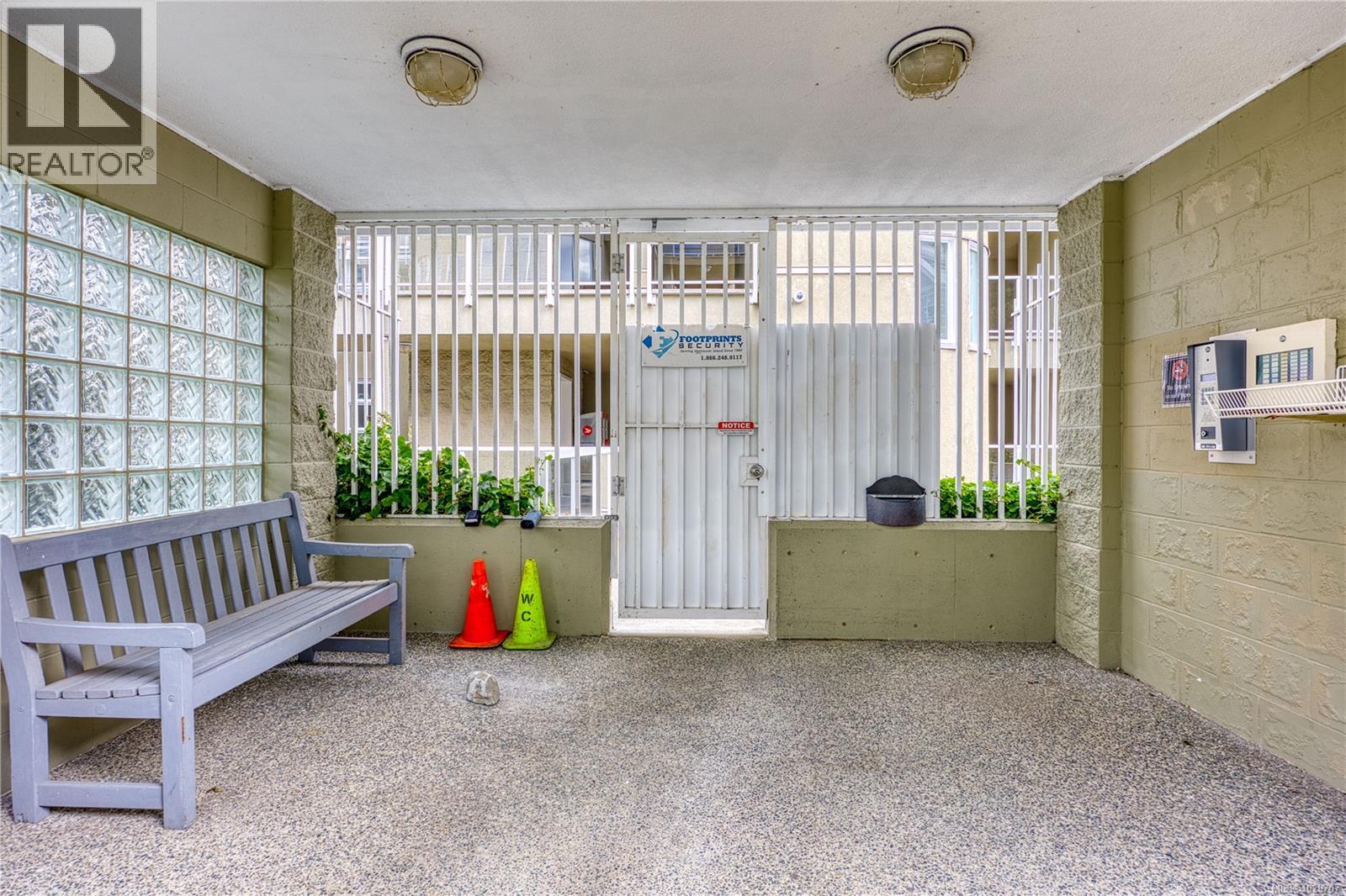 #201 566 STEWART AVE - 49