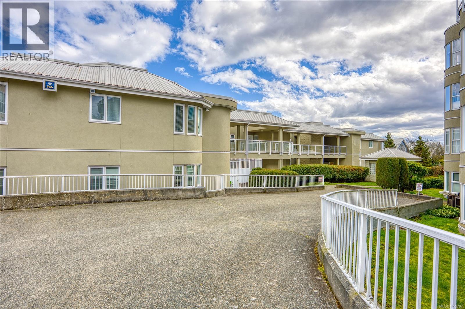 #201 566 STEWART AVE - 46