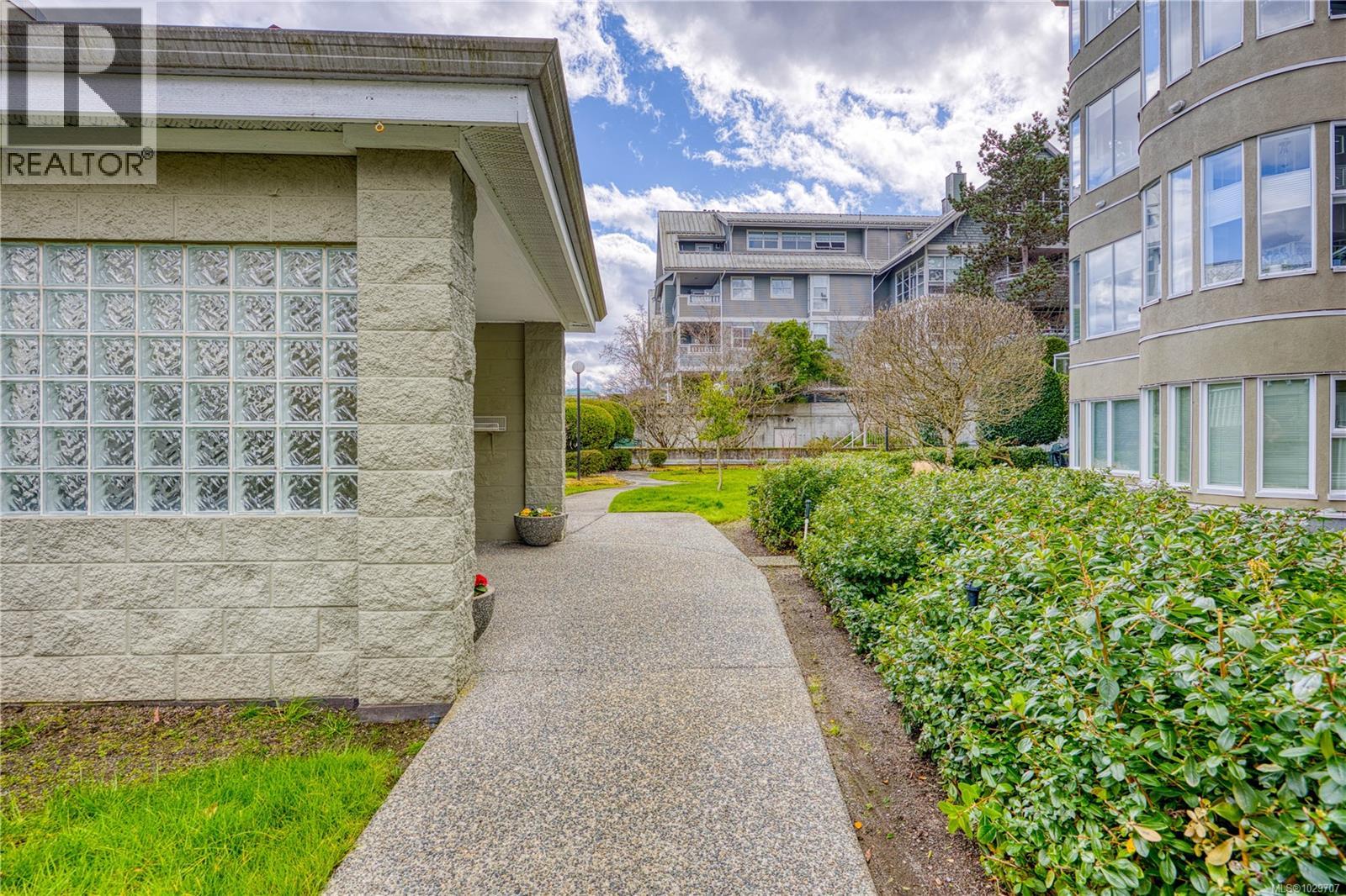 #201 566 STEWART AVE - 48