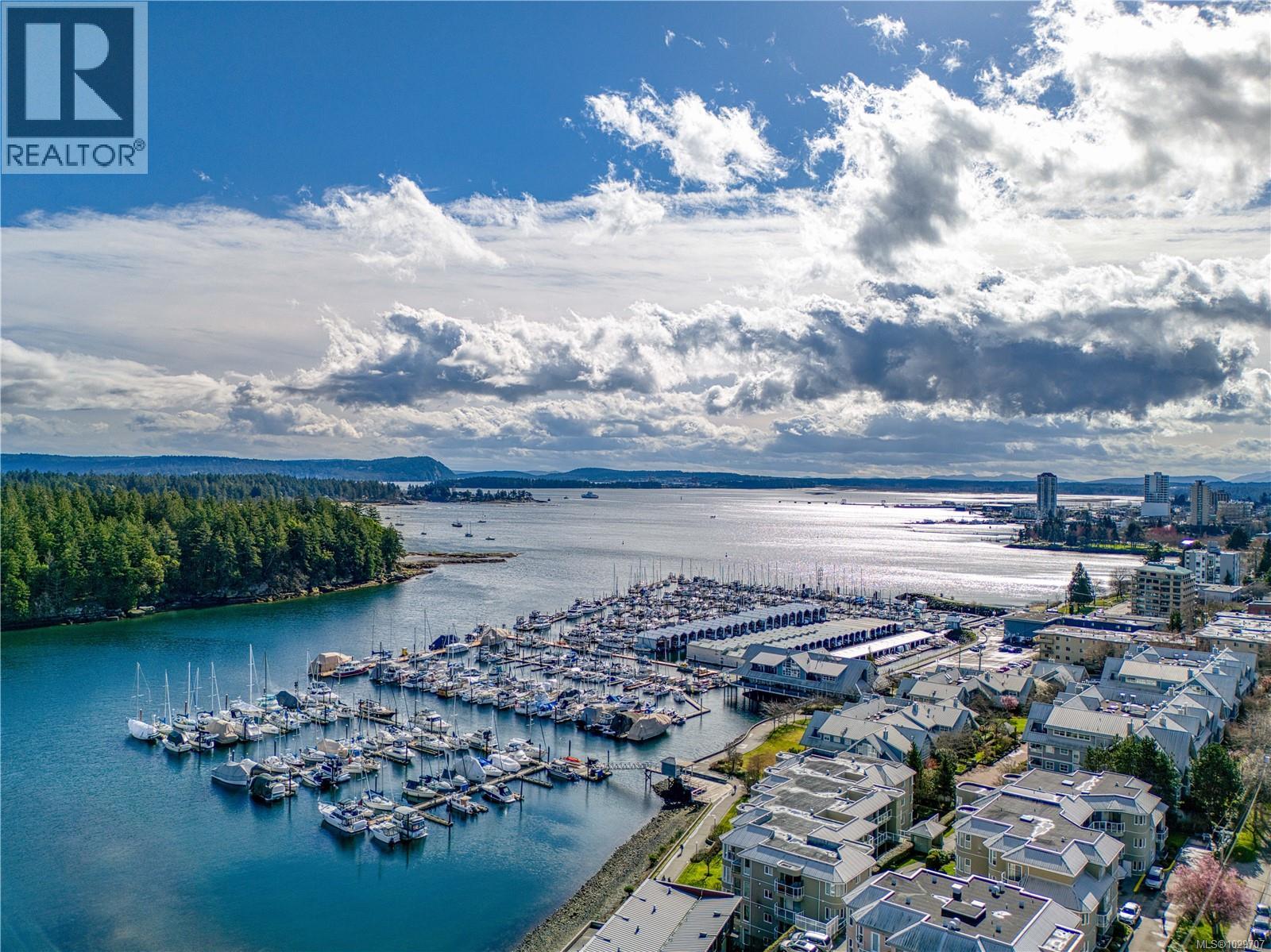 #201 566 STEWART AVE - 44