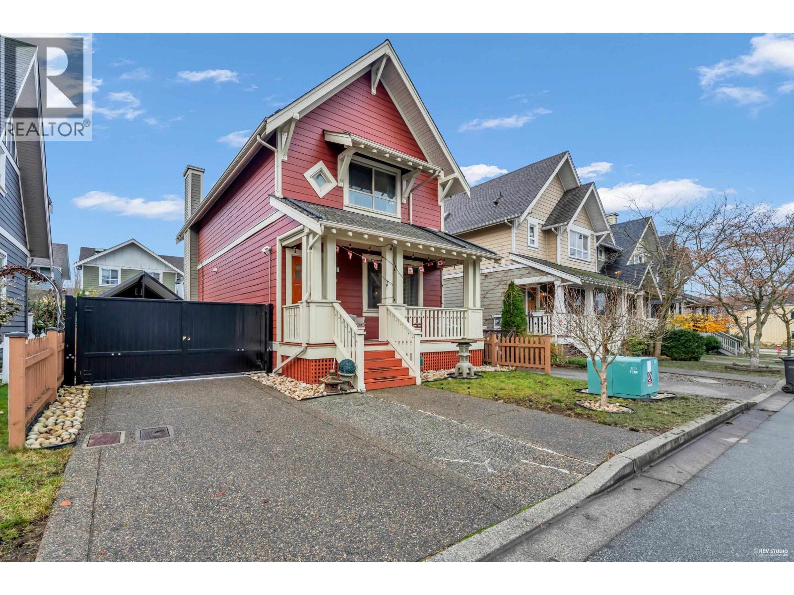 270 HOLLY AVENUE, New Westminster