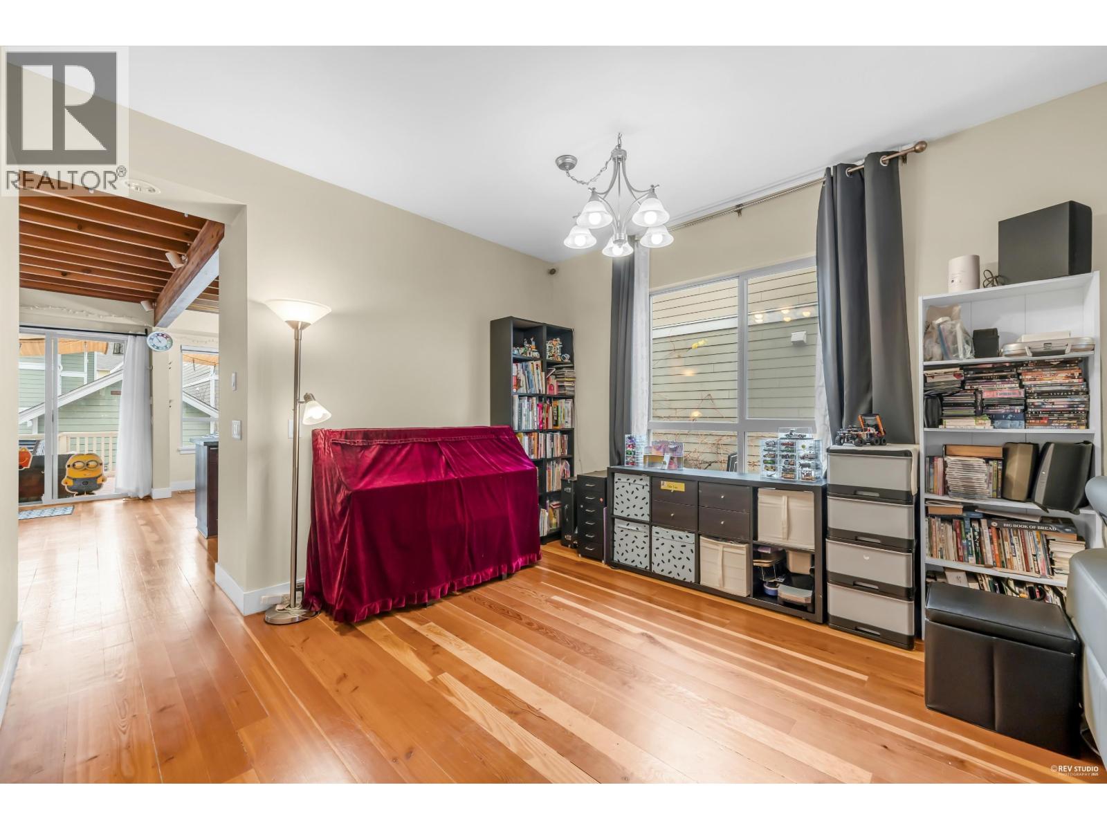 270 HOLLY AVENUE, New Westminster