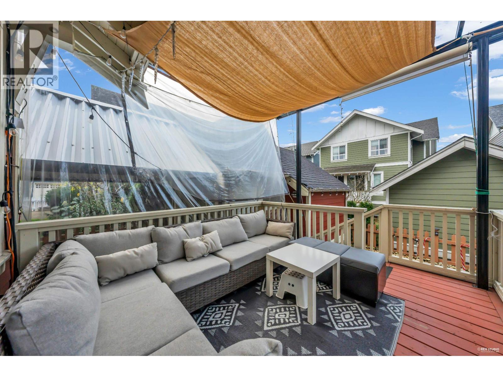 270 HOLLY AVENUE, New Westminster