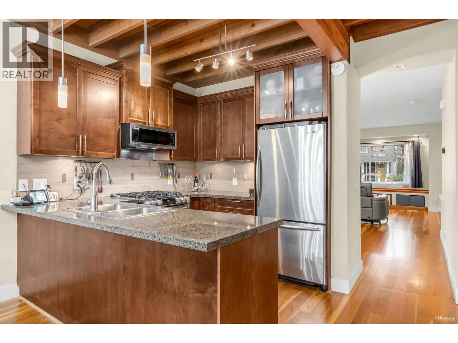 270 HOLLY AVENUE, New Westminster