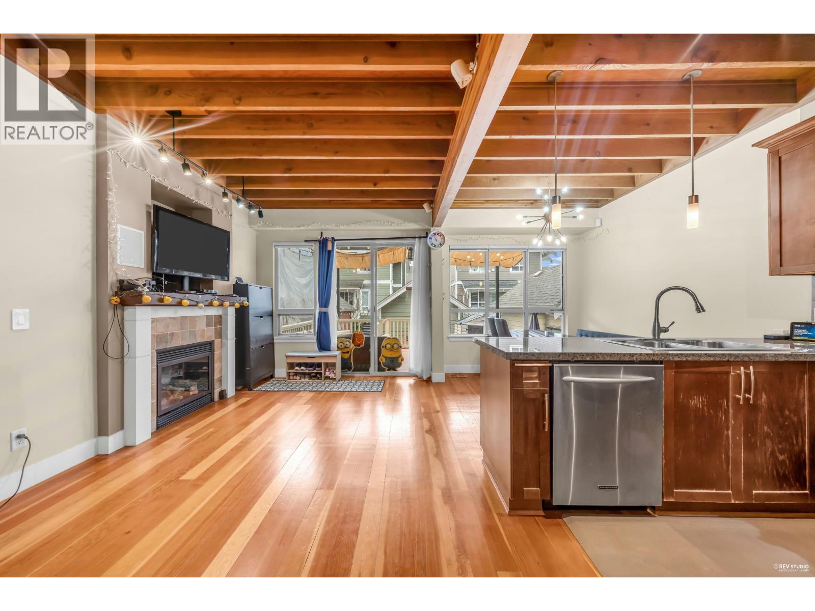 270 HOLLY AVENUE, New Westminster